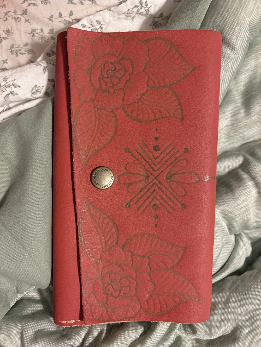 Portland Leather Hand Stamped Berry Pink Rancher Wallet - Picture 1 of 5